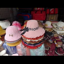 Ob dieser Hut tatsächlich von Dior kreiert wurde?